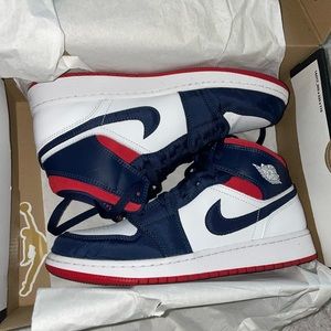 Air Jordan 1 mid SE